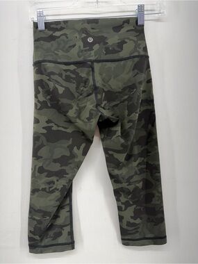 lululemon athletica Women's Camo High-Rise Capri Leggings - Olive/Black Size 4